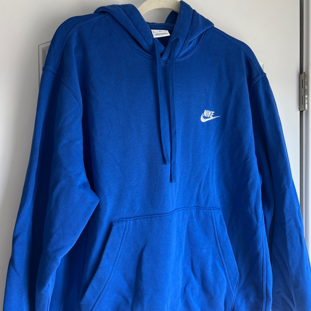 Nike Men's Sportswear Club Fleece Hoodie Size Medium - Picture 2 of 3